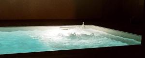 una vasca piena d'acqua con fontana di Scirocco Holiday House DIAMANTE a Rosolini