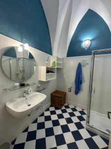 a bathroom with a sink and a shower at Casa Vacanze Gallipoli in Gallipoli