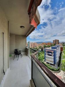 a balcony of a building with a view of a city at Preciosoy gran apartamento terraza con vistas wifi y climatización in Málaga