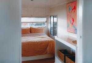 Postel nebo postele na pokoji v ubytování Meralda Station