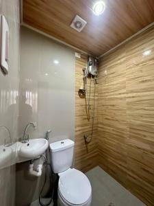 Baðherbergi á Tacloban EVMC Gdex Transient House