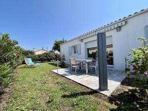 Zahrada ubytování Maison 4 couchages à Saint-Georges-d'Oléron avec jardin et terrasse - FR-1-246A-267 + 9 fotografií
