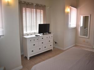 Telewizja i/lub zestaw kina domowego w obiekcie Harbour View Penthouse