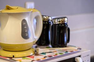a yellow and white appliance sitting on a counter at 日向サーフキャンプ212 in Hyuga