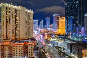 Nespecifikovaný výhled na destinaci Las Vegas nebo výhled na město při pohledu z aparthotelu