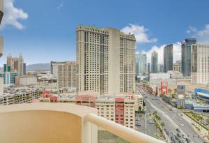 Nespecifikovaný výhled na destinaci Las Vegas nebo výhled na město při pohledu z aparthotelu
