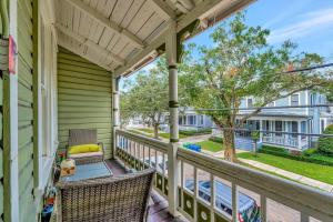 a porch with wicker chairs and a porch swing at Le château Tampa, Walk to Hyde Park & Amalie Arena in Tampa