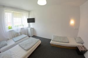 a bedroom with two beds and a window at Marynarska 57 in Darlowko