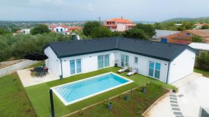 an aerial view of a house with a swimming pool at Villa Corona Cordis in Banjole