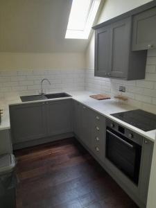 Kuchyň nebo kuchyňský kout v ubytování Kirkcudbright Holiday Apartments - Apartment F + 14 fotografií