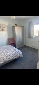 Postel nebo postele na pokoji v ubytování Cosy home