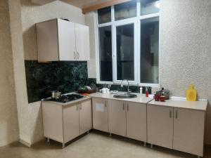 Η κουζίνα ή μικρή κουζίνα στο GIORGI kvariati