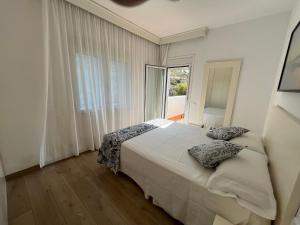 a bedroom with a bed and a large window at Apartamento en acantilado con wifi y aire acondicionado in Sitges +42 photos