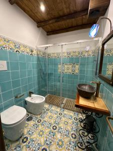 A bathroom at Villa Mazza al Vesuvio