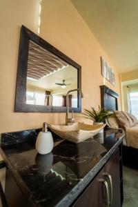 a bathroom with a sink and a mirror at Casas de Campo Las Ciénegas in Calvillo