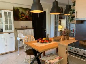 a kitchen with a table with a bowl of fruit on it at Γαλήνη in Salamís