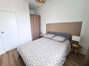 מיטה או מיטות בחדר ב-Appartement F3 55m2 à 5' de Paris