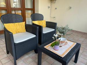 A seating area at Appartamento Sa Benda