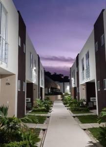 an empty hallway of an apartment building at night at Bellísima casa para descansar in Ricaurte