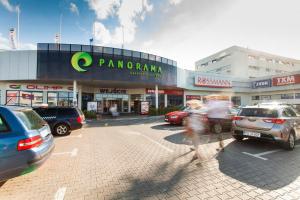 a group of cars parked in front of a store at Apartament Słoneczny in Poznań