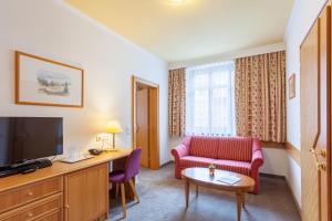 TV a/nebo společenská místnost v ubytování Hotel Post