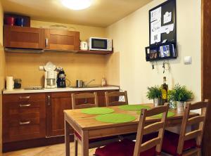 Kuchyň nebo kuchyňský kout v ubytování LEM Family Apartment
