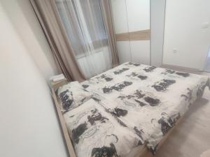 Ένα ή περισσότερα κρεβάτια σε δωμάτιο στο Apartmani Petra