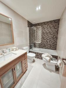 Et badeværelse på Apartamento Decanelas