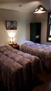 Bistare Kana في نيسيكو: غرفه فندقيه سريرين ومصباح