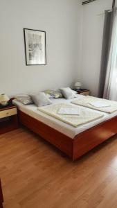 Postel nebo postele na pokoji v ubytování Apartments Suri