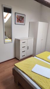 Postel nebo postele na pokoji v ubytování Apartments Suri
