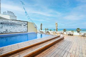 Πισίνα στο ή κοντά στο Elegant Sea View at Orchid Hotel by HolyGuest