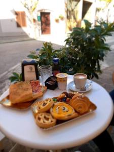 a table with a tray of bread and pastries on it at Ro'&Ro' in Montemarciano