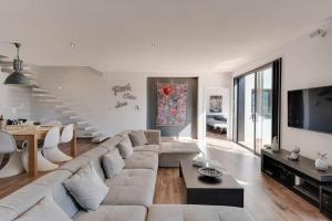 a living room with a large couch and a table at Villa Bamboo in Lathuile