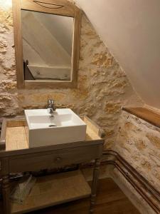 a bathroom with a sink and a mirror at Chambre duo in Sainte-Gemme-la-Plaine
