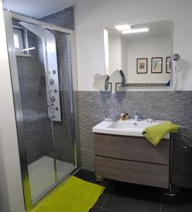 a bathroom with a sink and a shower at Luxury Villa Četiri Hrasta Apartment in Pićan