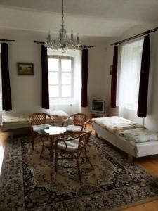Hotel Castle Mlýn Maděrovka客房内的一张或多张床位