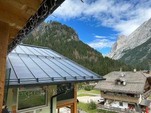 Ein allgemeiner Bergblick oder ein Berglick von des Hotels aus