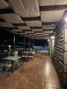 Restavracija oz. druge možnosti za prehrano v nastanitvi Onar Mani Suites
