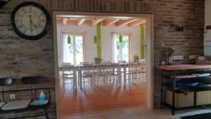 a room with a dining room with a clock on the wall at In der alten Gärtnerei B&B in Neuhof an der Zenn