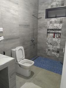a bathroom with a toilet and a shower at Residence Lavande in Rose Hill