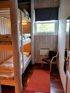 a bedroom with two bunk beds and a window at Stor super leilighet - bakkeplan - barnevennlig - 80m2 - selvhushold - vaskefirma in Hovden