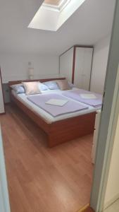 Postel nebo postele na pokoji v ubytování Apartments Suri
