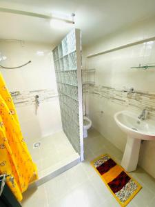 Oceanic View Apartments的一间浴室