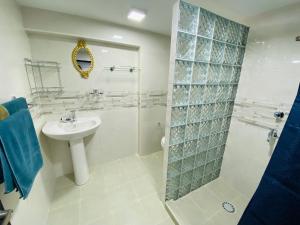 Oceanic View Apartments的一间浴室