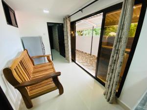 Oceanic View Apartments的休息区