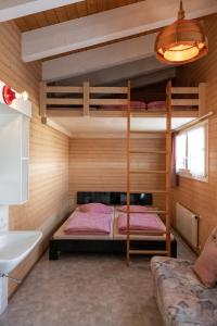 Cama o camas de una habitación en Berghotel Bonistock