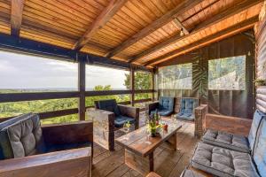 a screened in porch with furniture and a table at Holiday Home Primus in Jastrebarsko
