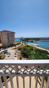 - Balcón con vistas a la playa en La Manga del Mar Menor Los Miradores block 1 5th floor G, en Murcia