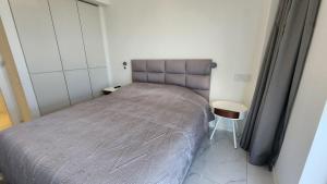 Ένα ή περισσότερα κρεβάτια σε δωμάτιο στο Modern 2BR Amazing Sea View W/Parking by HolyGuest +10 φωτογραφίες